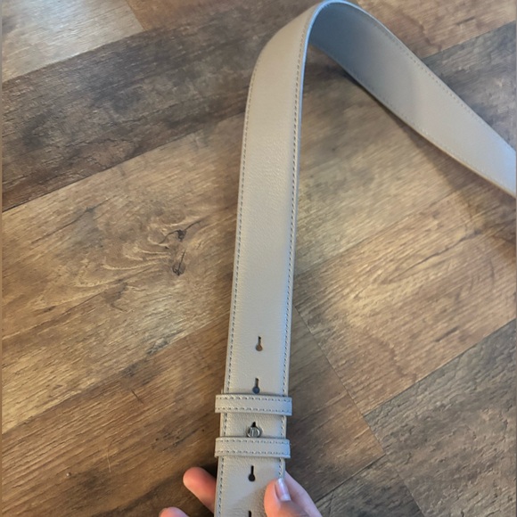 HEATHERR CURVED LEATHER CROSSBODY BAGโ๏ธ - Picture 12 of 16